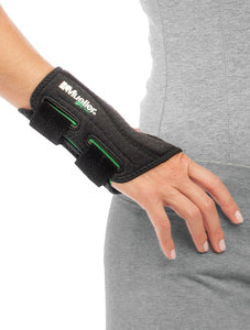 Mueller Green Fitted Wrist Brace